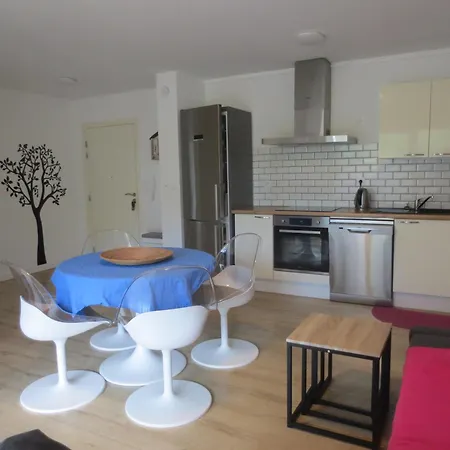 Rez De Jardin T3 Recent Et Calme Au Nouvelles Terres à Les Maures Appartement *